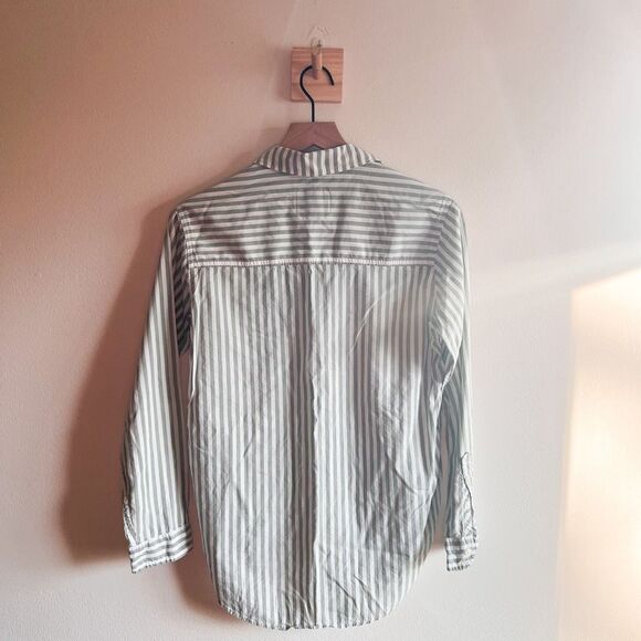 5/$25 Abercrombie & Fitch Stripe Button Down Size S - Picture 3 of 6